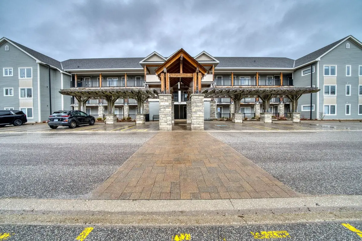 2 Cove CT #302, Collingwood, ON L9Y 0Y6