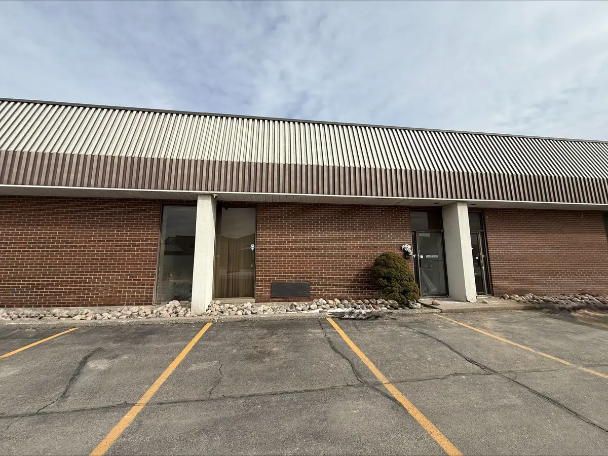 14 Melanie DR #8, Brampton, ON L6T 4K8