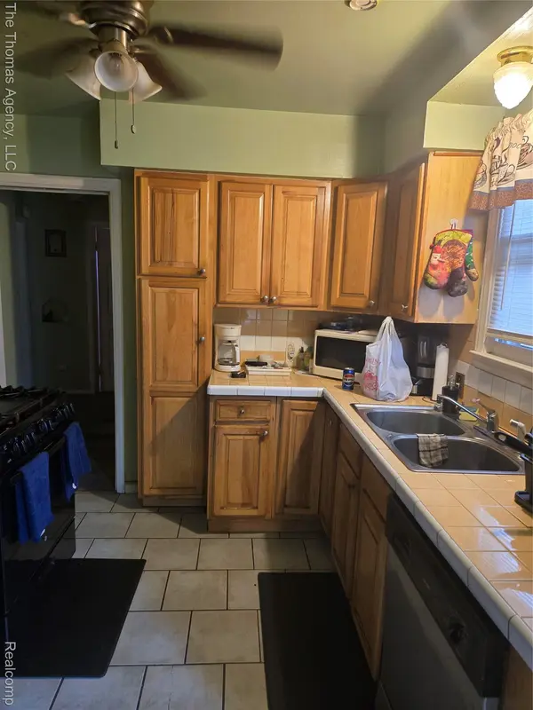 24220 Gardner ST, Oak Park, MI 48237