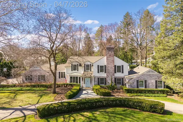 1379 N Cranbrook RD, Bloomfield Charter Township, MI 48301