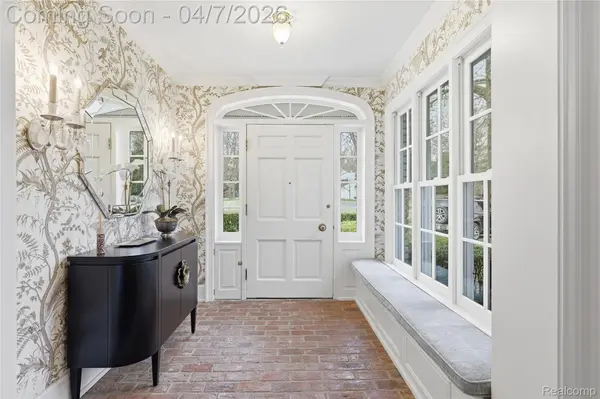 1379 N Cranbrook RD, Bloomfield Charter Township, MI 48301