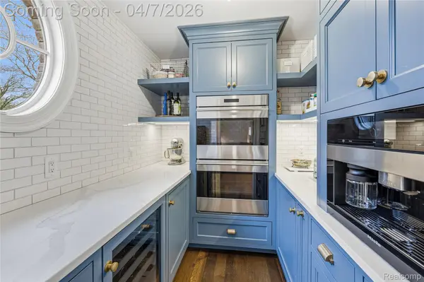 1379 N Cranbrook RD, Bloomfield Charter Township, MI 48301