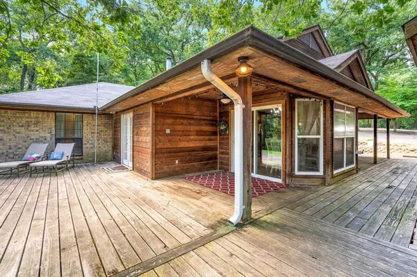 237 Saddleback Lane, Holly Lake Ranch, TX 75765