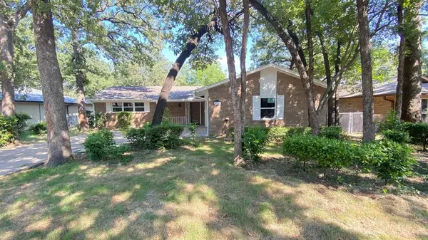 1016 Keith Drive, Hurst, TX 76053