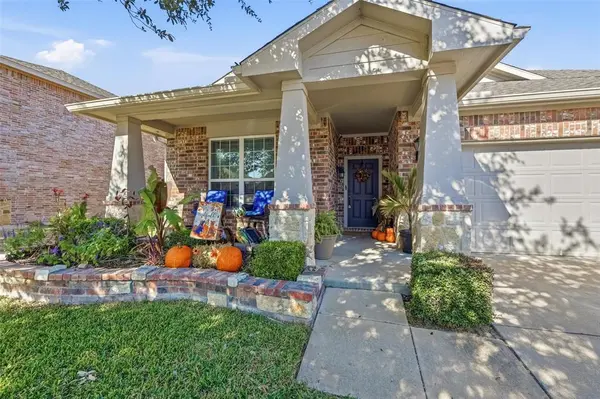 556 Griffith Drive, Saginaw, TX 76179