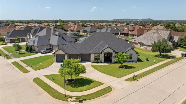 1112 Sunset Bay Drive, Granbury, TX 76048