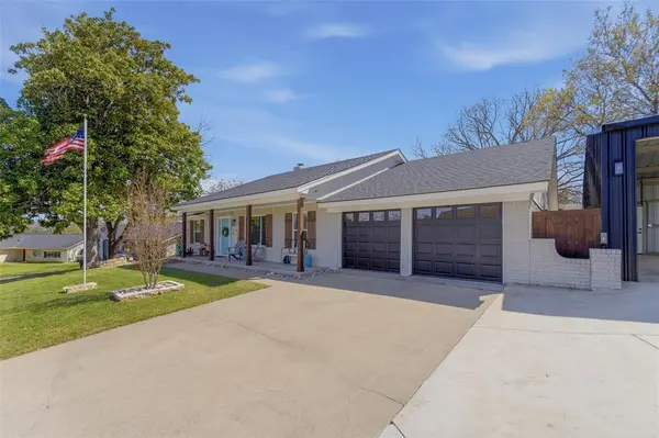 706 Hilltop Drive, Weatherford, TX 76086