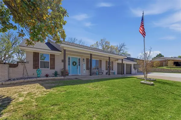 706 Hilltop Drive, Weatherford, TX 76086