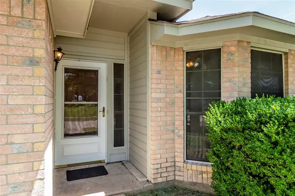 845 Applewood Drive, Cedar Hill, TX 75104