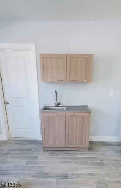 80 S Devine St, Newark City, NJ 07106