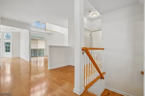 204 Edmonton Ct, Livingston Twp., NJ 07039