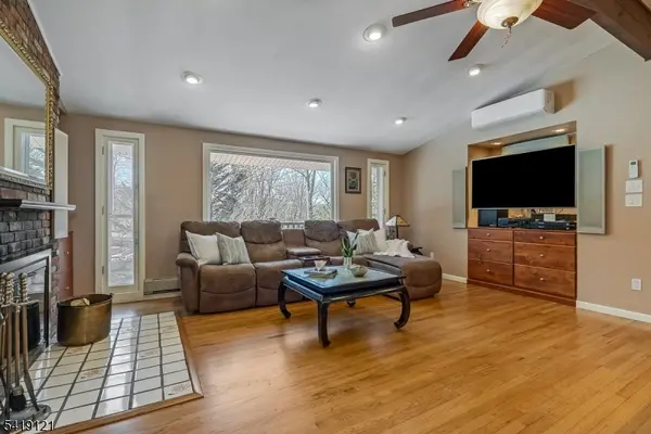 1044 Summit Ln, Mountainside Boro, NJ 07092