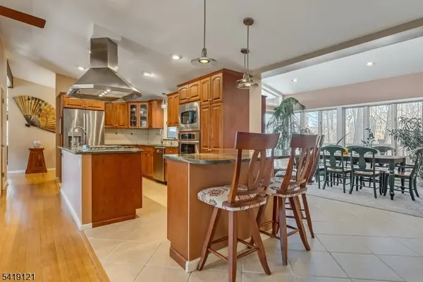 1044 Summit Ln, Mountainside Boro, NJ 07092