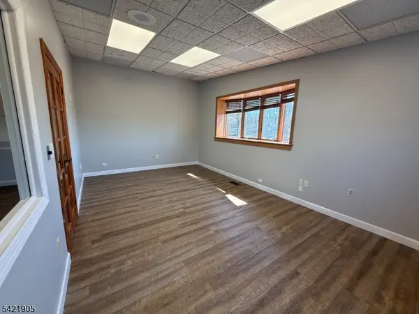 209 Cooper Ave, Ste 7, Montclair Twp., NJ 07043