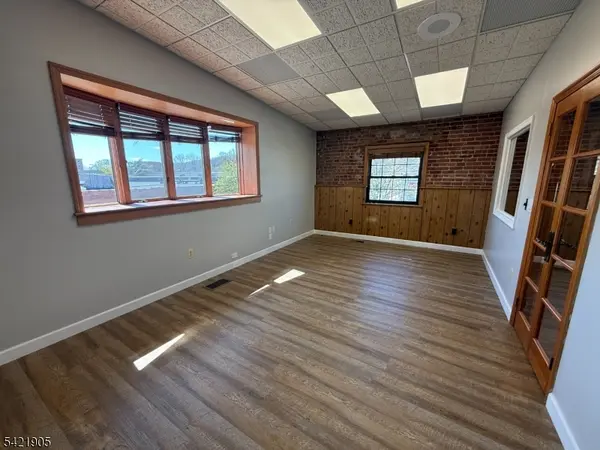 209 Cooper Ave, Ste 7, Montclair Twp., NJ 07043