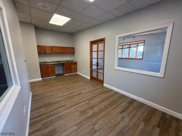 209 Cooper Ave, Ste 7, Montclair Twp., NJ 07043