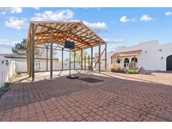 832 E MAIN ST, Hermiston, OR 97838