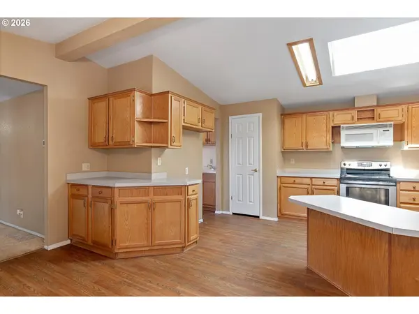 395 SEAGROVE LOOP, Lincoln City, OR 97367