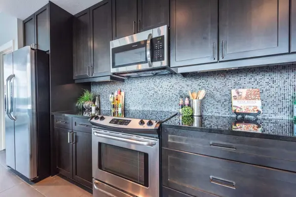 211 13 AVE SE #1307, Calgary, AB T2G 1E1