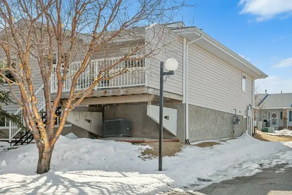 52 Macewan Park HTS NW, Calgary, AB T3K 3W7