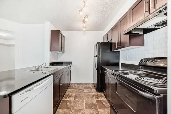 195 Kincora Glen RD NW #111, Calgary, AB T3R0S3