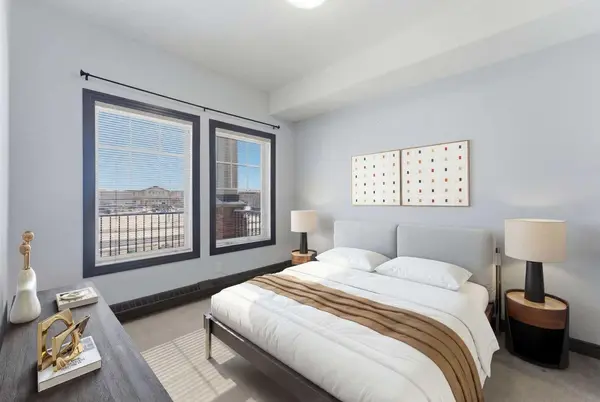 30 Royal Oak PLZ NW #242, Calgary, AB T3G 0C1