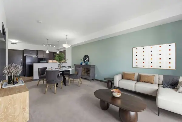 30 Royal Oak PLZ NW #242, Calgary, AB T3G 0C1