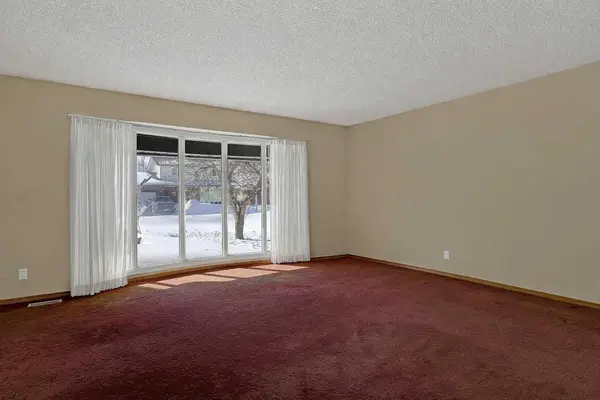 9506 77 AVE, Grande Prairie, AB T8V4T3