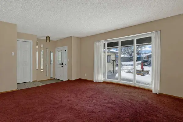 9506 77 AVE, Grande Prairie, AB T8V4T3