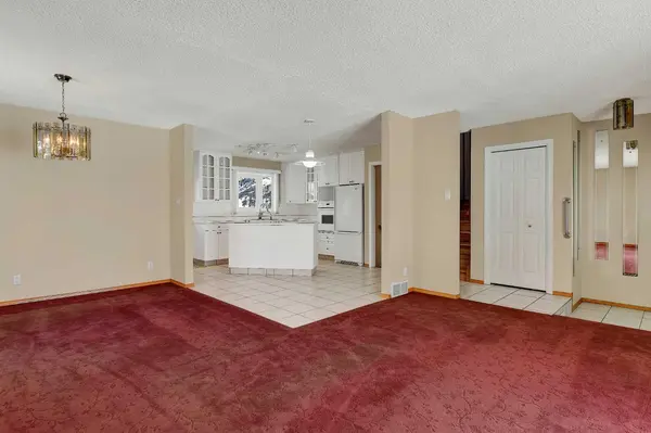 9506 77 AVE, Grande Prairie, AB T8V4T3