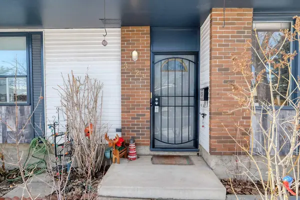 3523 48 ST NE, Calgary, AB T1Y 5S5