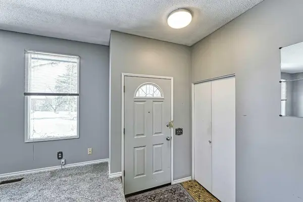 3523 48 ST NE, Calgary, AB T1Y 5S5