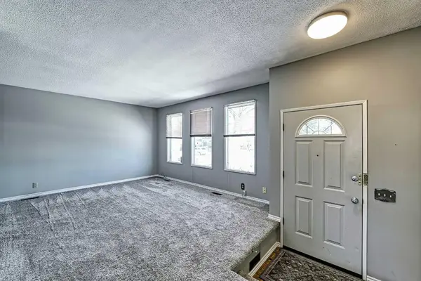 3523 48 ST NE, Calgary, AB T1Y 5S5