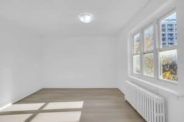 894 Eglinton AVE W #1, Toronto C04, ON M2K 1B7