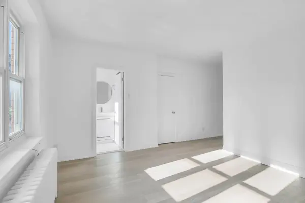 894 Eglinton AVE W #1, Toronto C04, ON M2K 1B7