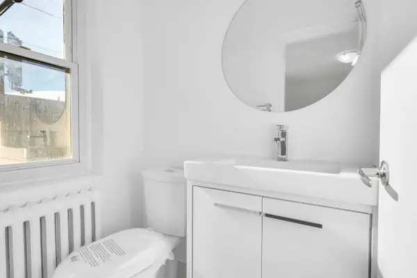 894 Eglinton AVE W #1, Toronto C04, ON M2K 1B7