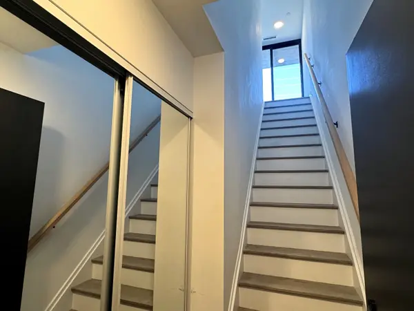 1604 Charles ST #126 B, Whitby, ON L1N 1B9