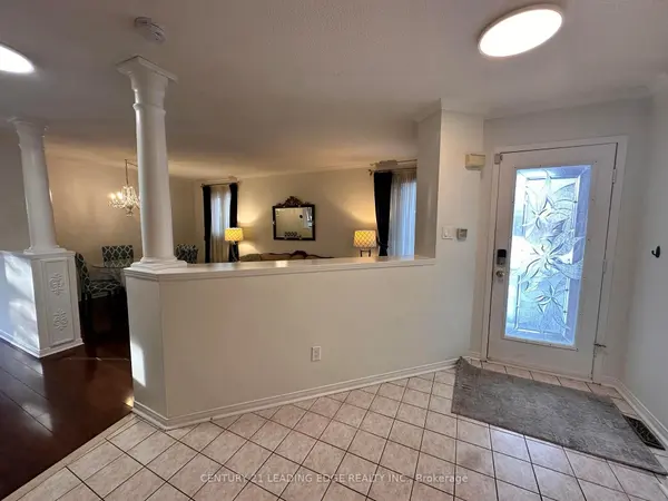 2 Vintage DR #Main, Whitby, ON L1R 2M7