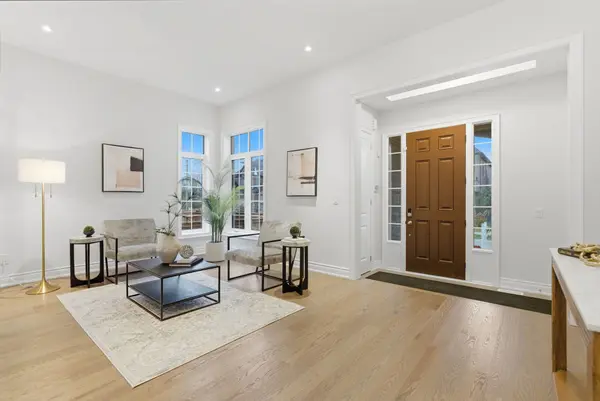 15 Brabin CIR, Whitby, ON L1P 0C1