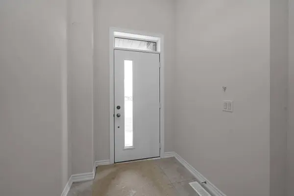 16 Radisson ST, Vaughan, ON L4H 5J3