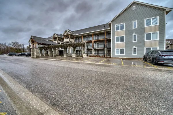 2 Cove CT #302, Collingwood, ON L9Y 0Y6