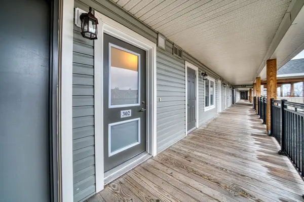 2 Cove CT #302, Collingwood, ON L9Y 0Y6