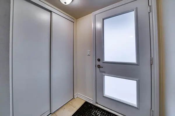 2 Cove CT #302, Collingwood, ON L9Y 0Y6