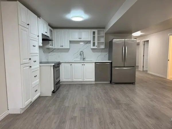 127 Birkhall PL #Lower, Barrie, ON L4N 0J9