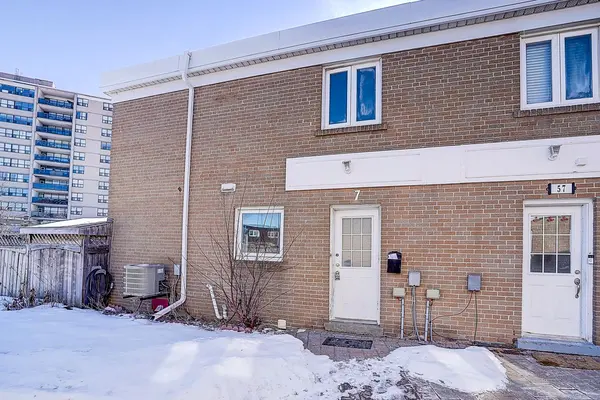7 Town House CRES, Brampton, ON L6W 3C3