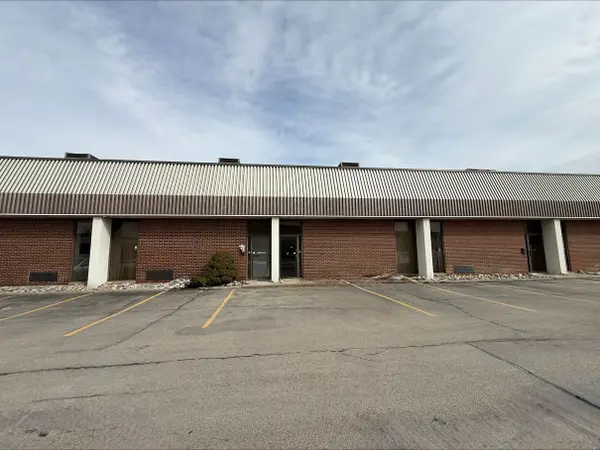 14 Melanie DR #8, Brampton, ON L6T 4K8