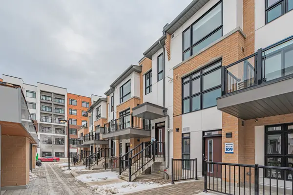 145 Canon Jackson DR #210, Toronto W04, ON M6M 0E1