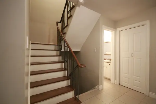 3524 Birchmeadow CRES, Mississauga, ON L4Y 3R7