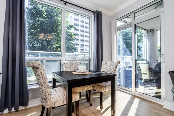 2083 Lake Shore BLVD W #109, Toronto W06, ON M8V 4G2