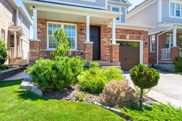 32 Bloomington DR, Cambridge, ON N1P 1J4